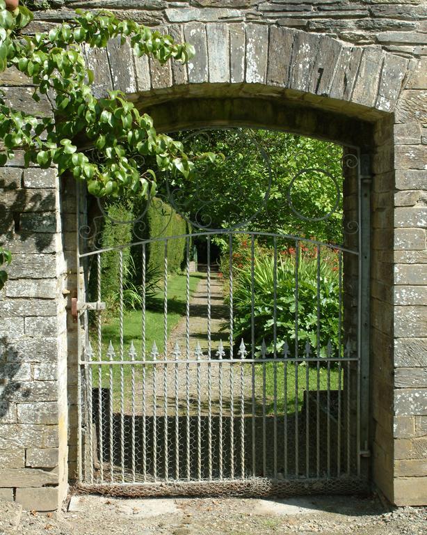 Rhosygilwen Courtyard Bed and Breakfast Cilgerran Εξωτερικό φωτογραφία